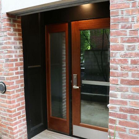 A Stylish Stay W/ A Queen Bed, Heated Floors.. #36 Brookline Exteriör bild