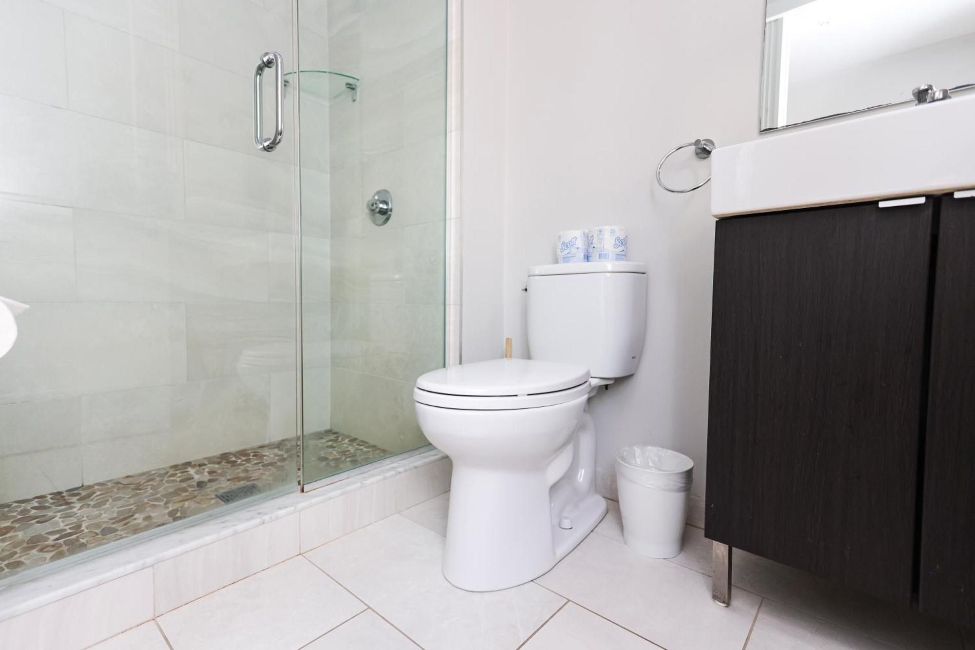A Stylish Stay W/ A Queen Bed, Heated Floors.. #36 Brookline Exteriör bild