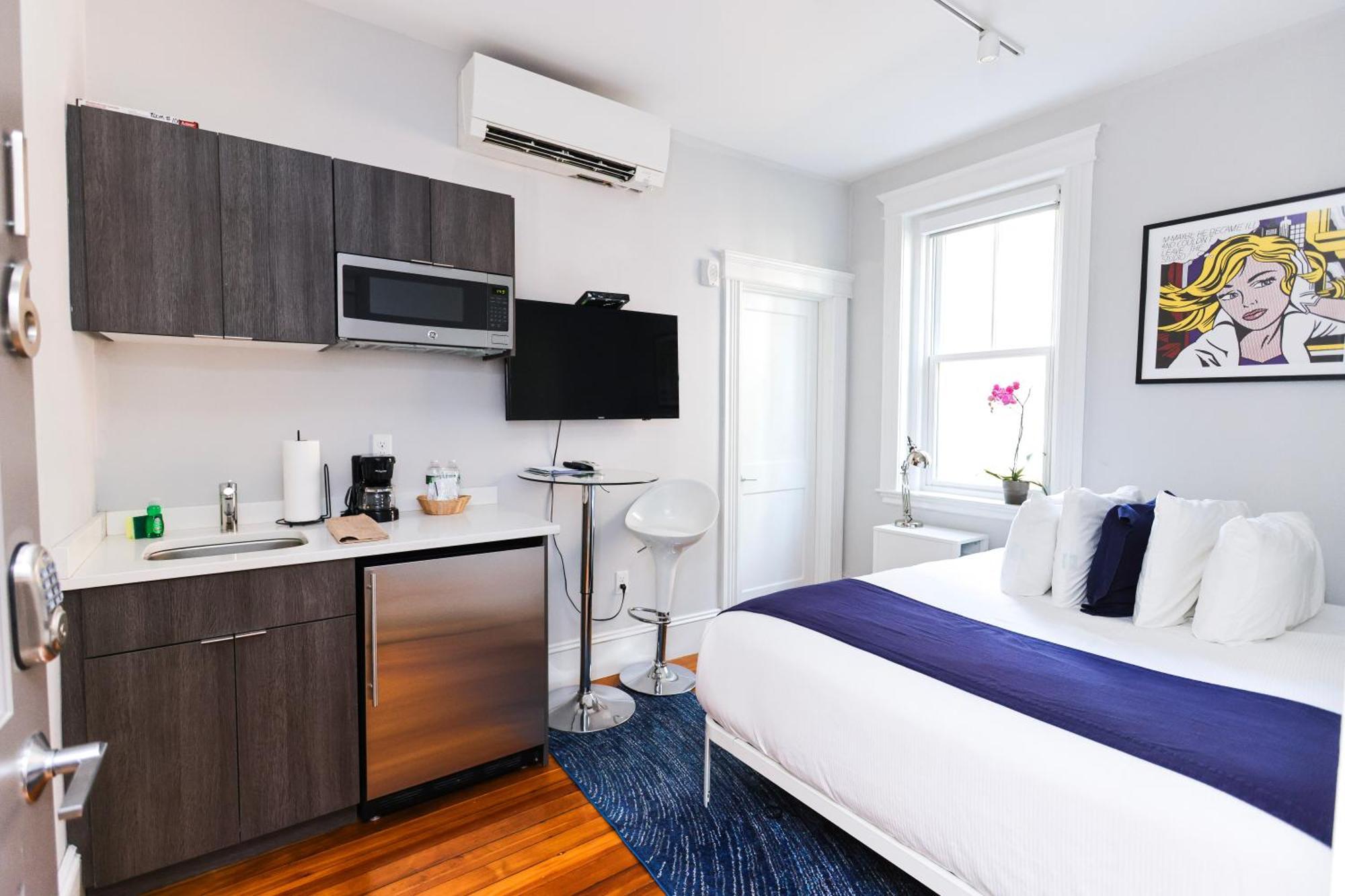 A Stylish Stay W/ A Queen Bed, Heated Floors.. #36 Brookline Exteriör bild