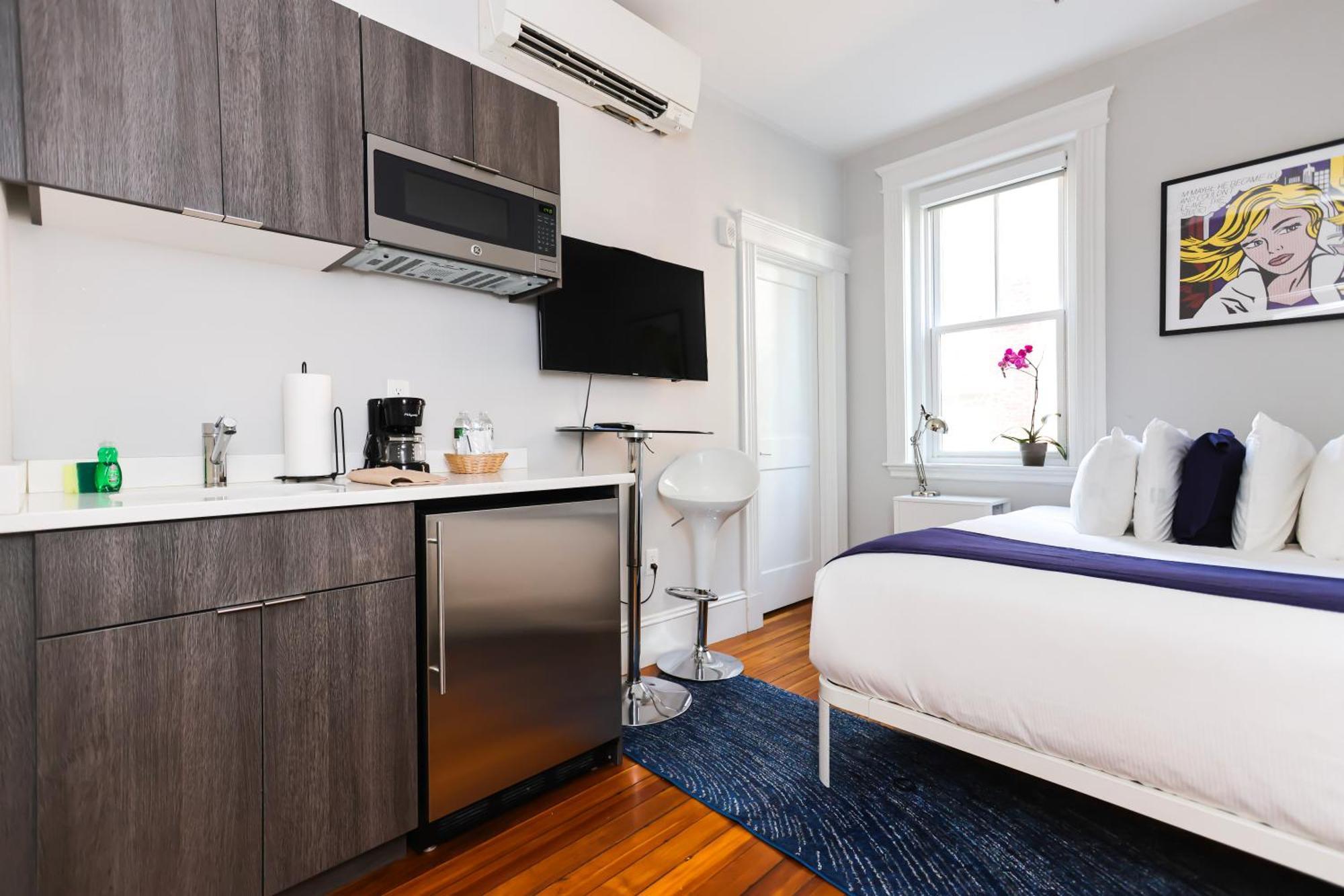 A Stylish Stay W/ A Queen Bed, Heated Floors.. #36 Brookline Exteriör bild